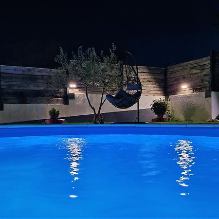 Holiday House Boost With Heated Pool Klis Экстерьер фото