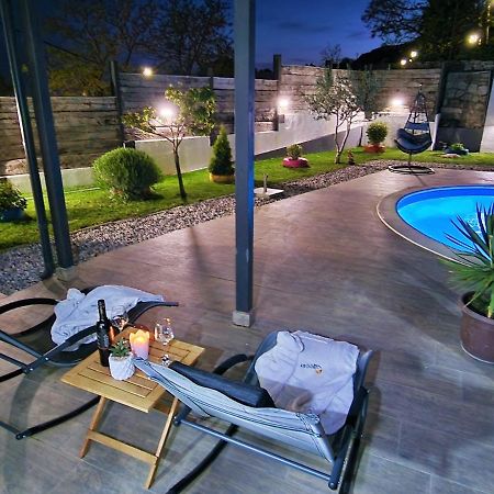 Holiday House Boost With Heated Pool Klis Экстерьер фото