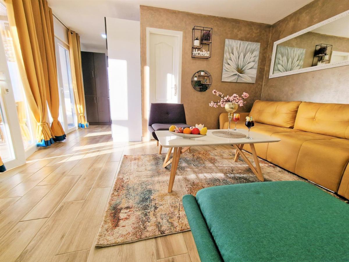 Holiday House Boost With Heated Pool Klis Экстерьер фото