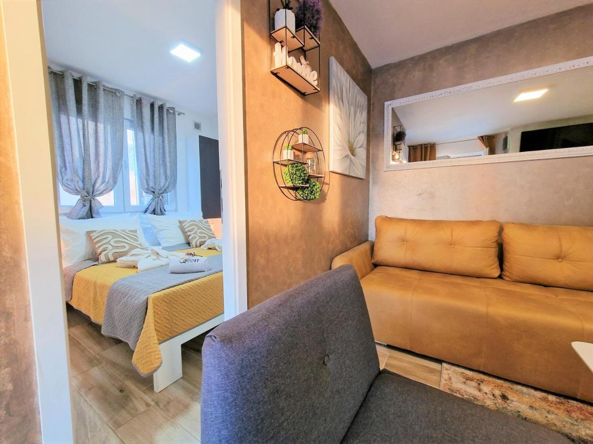 Holiday House Boost With Heated Pool Klis Экстерьер фото