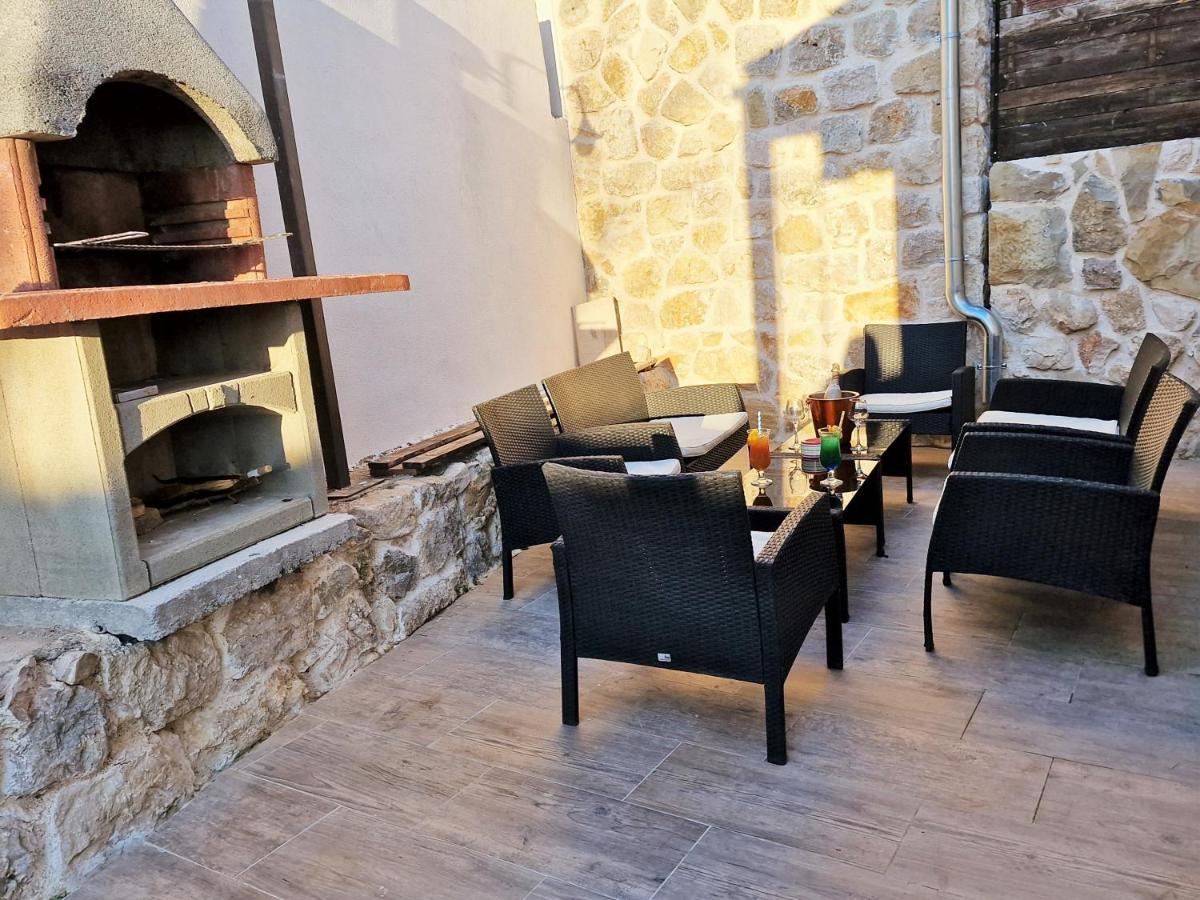 Holiday House Boost With Heated Pool Klis Экстерьер фото