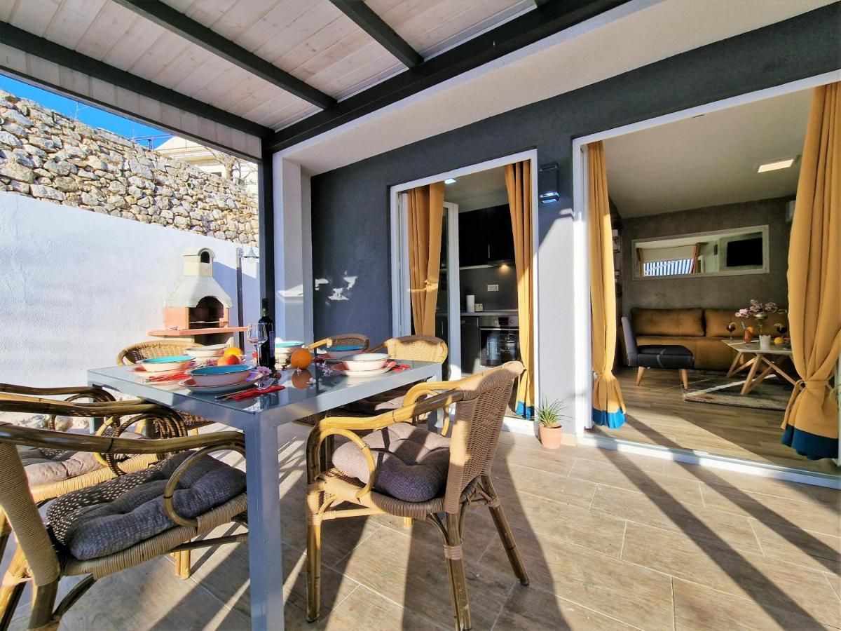 Holiday House Boost With Heated Pool Klis Экстерьер фото