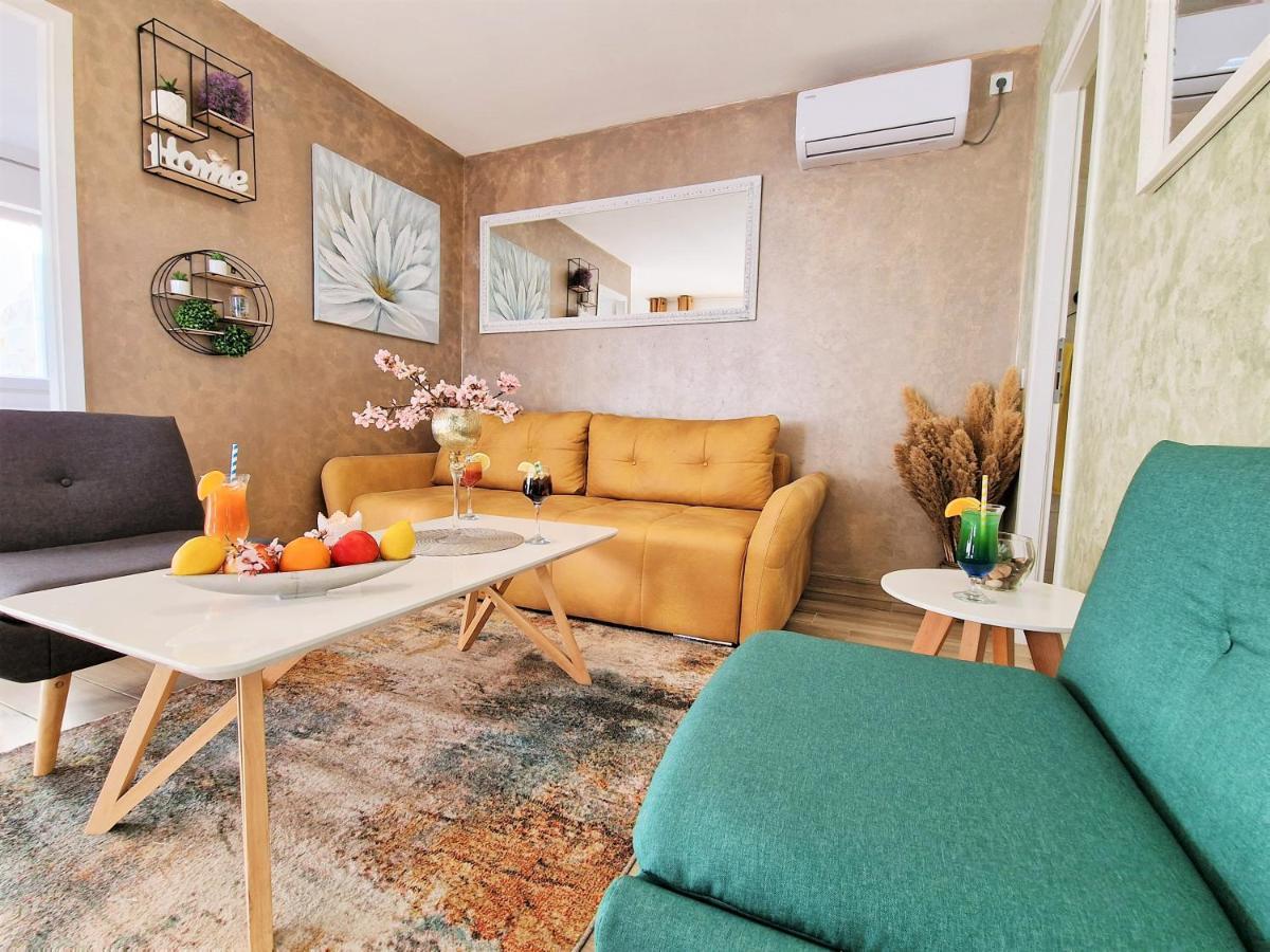Holiday House Boost With Heated Pool Klis Экстерьер фото