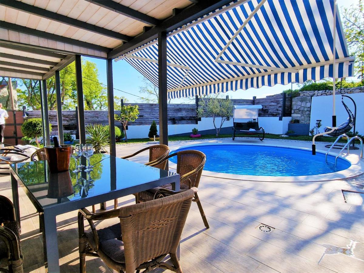 Holiday House Boost With Heated Pool Klis Экстерьер фото