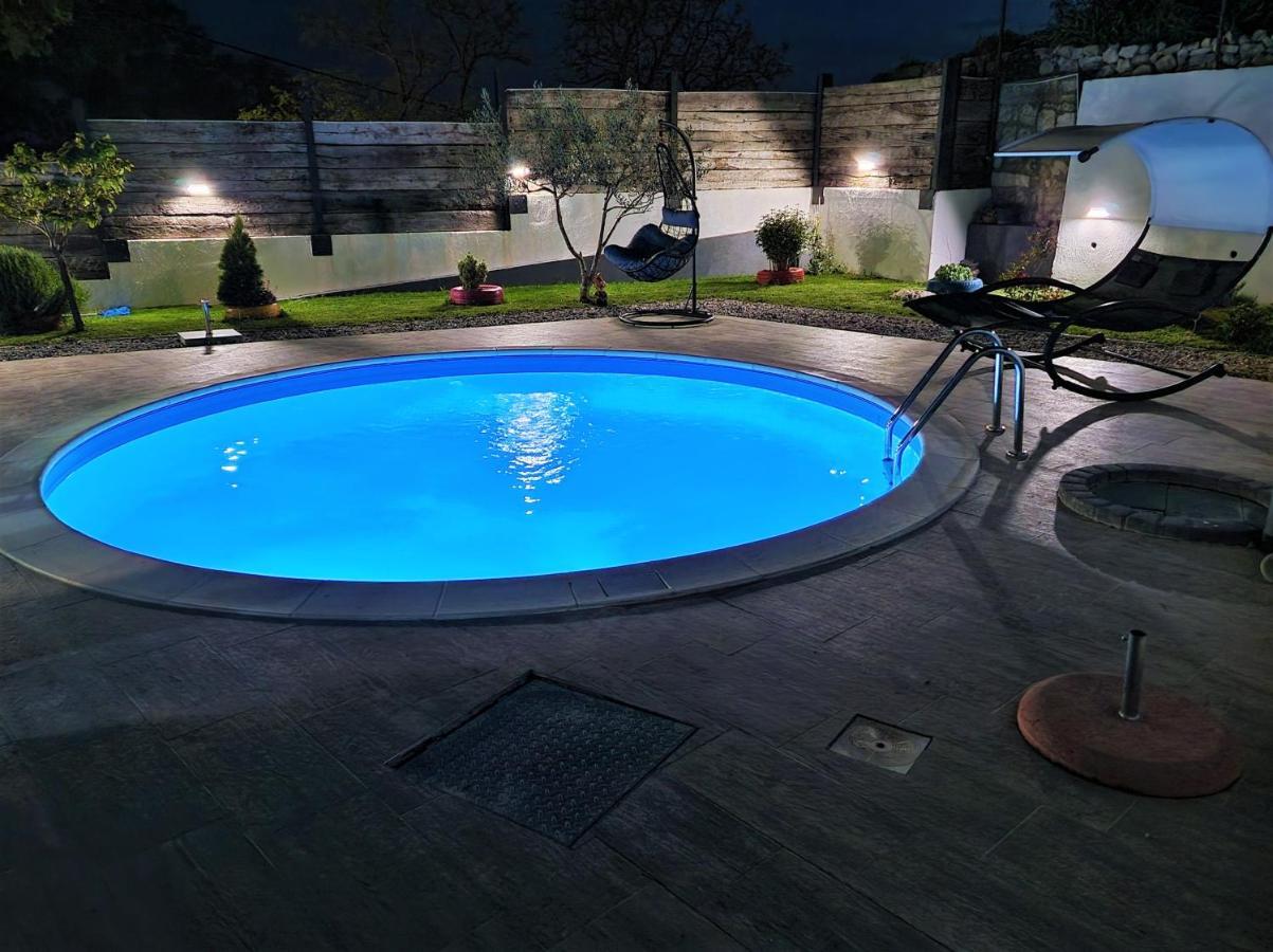 Holiday House Boost With Heated Pool Klis Экстерьер фото